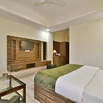 Hotel Comfort Court
