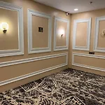 Claret Inn & Suite