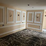 Claret Inn & Suite