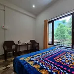 Chamera Inn - Riverside Homestay