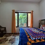 Chamera Inn - Riverside Homestay