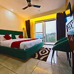 Hotel Pines And Peeks By Tws Hotels