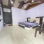 Oak Wood Homestay Banikhet