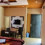Oak Wood Homestay Banikhet