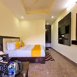 Hotel Satnam Grand Dalhousie !! Main Highway Hotel ! Balcony Rooms ! Parking Space ! Mountain View