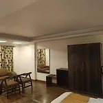 Hotel Satnam Grand Dalhousie !! Main Highway Hotel ! Balcony Rooms ! Parking Space ! Mountain View