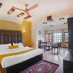 Pax Hotel Ark 150 Meters From Mall Road