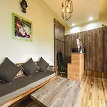 Oyo 7905 Holiday Inn