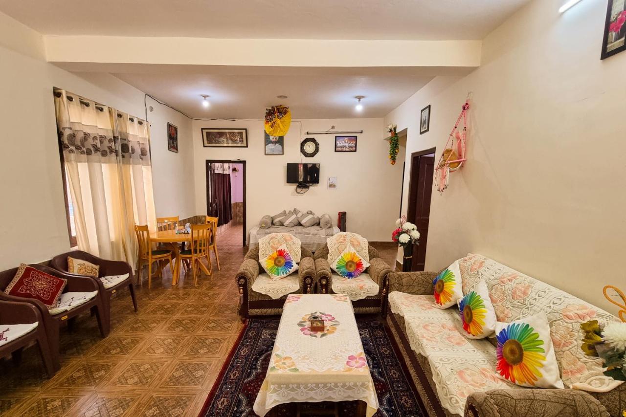 Aditya Homestay *