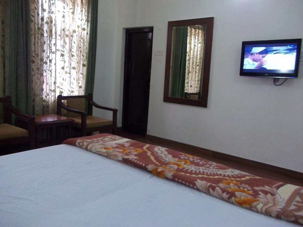 Mohan Palace 3*