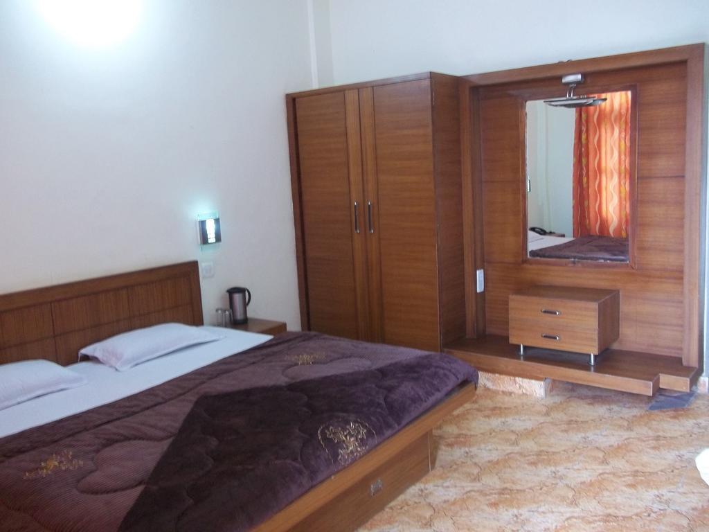 Hotel Mohan Palace