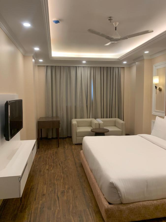 Claret Inn & Suite