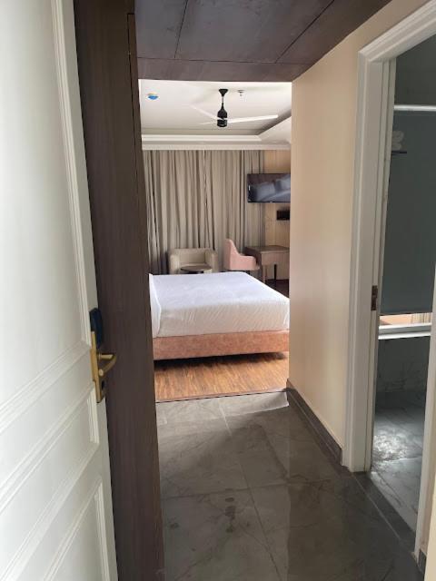 Claret Inn & Suite Hotel