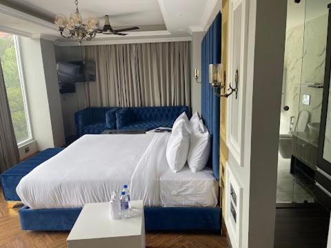 Hotel Claret Inn & Suite