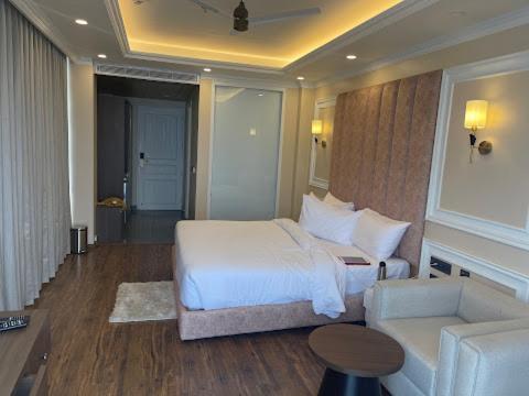 Claret Inn & Suite