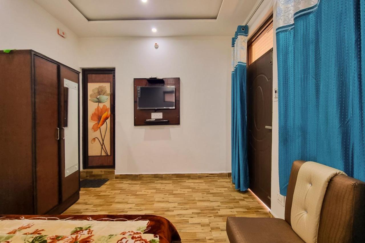 Anmol Hotel *
