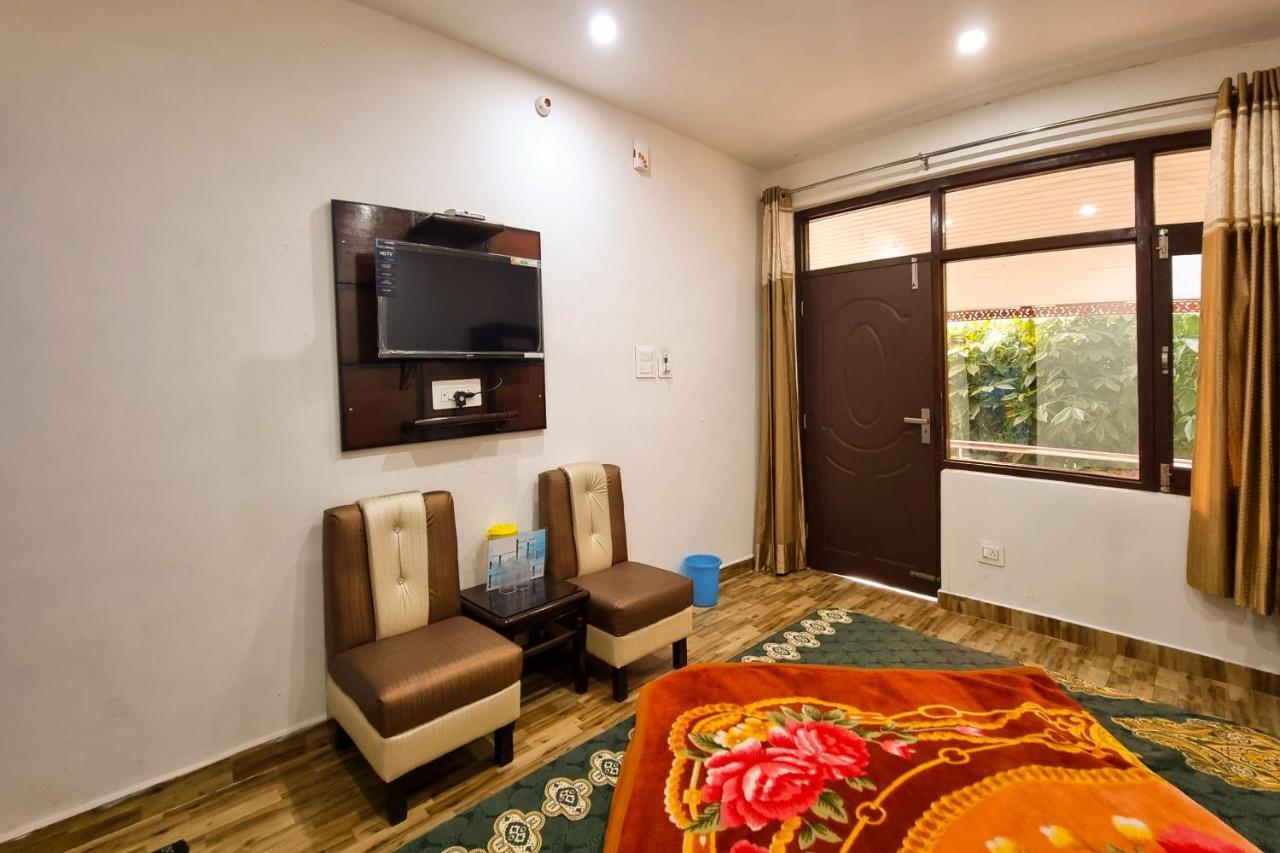 Anmol Hotel *