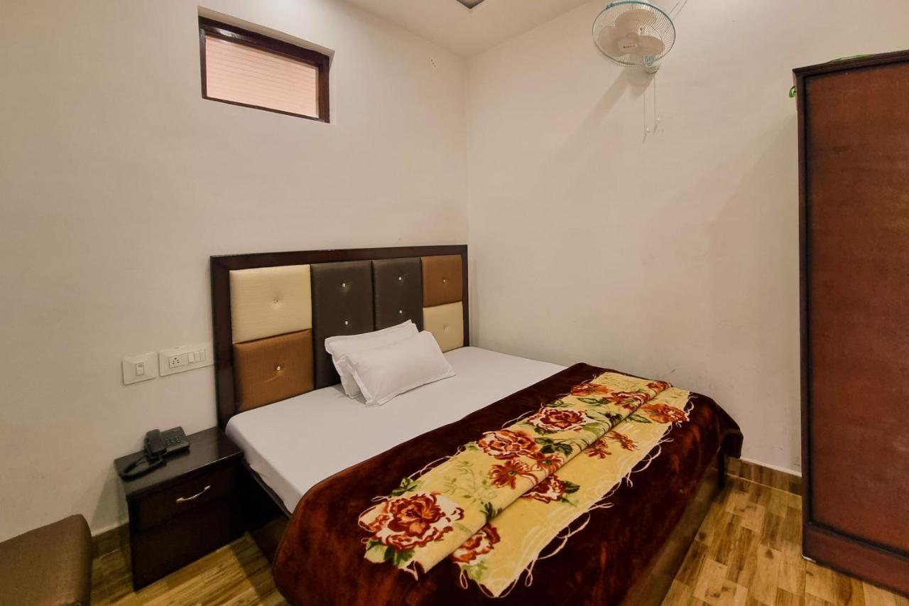 Anmol Hotel *