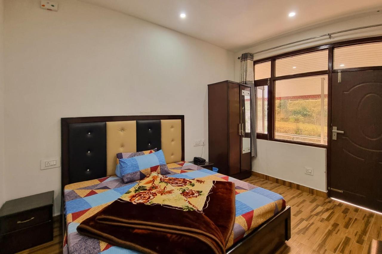Anmol Hotel *