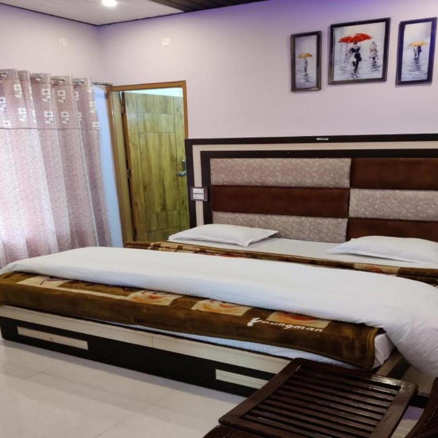 Oak Wood Banikhet Homestay *