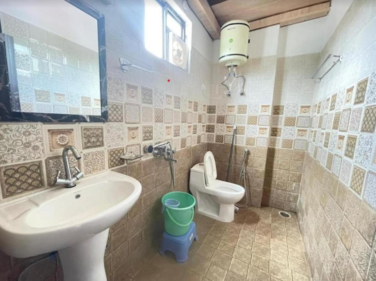 Homestay Oak Wood Banikhet