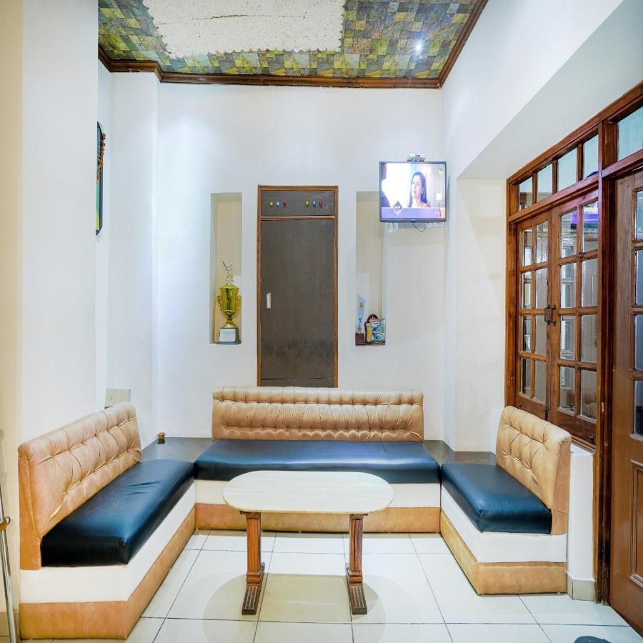 Hotel Pax Ark 150 Meters From Mall Road 3*