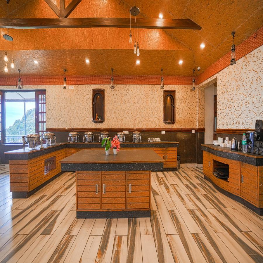 Pax Ark 150 Meters From Mall Road Hotel