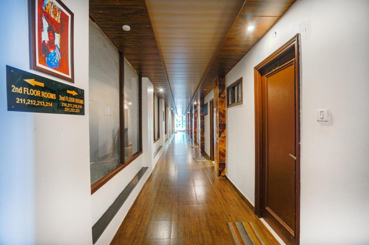 Pax Ark 150 Meters From Mall Road