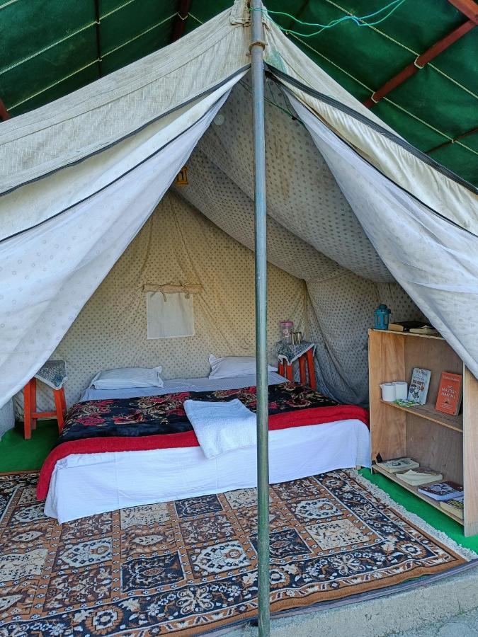 Bed & Breakfast Nomadic - & The Adventure Cafe *