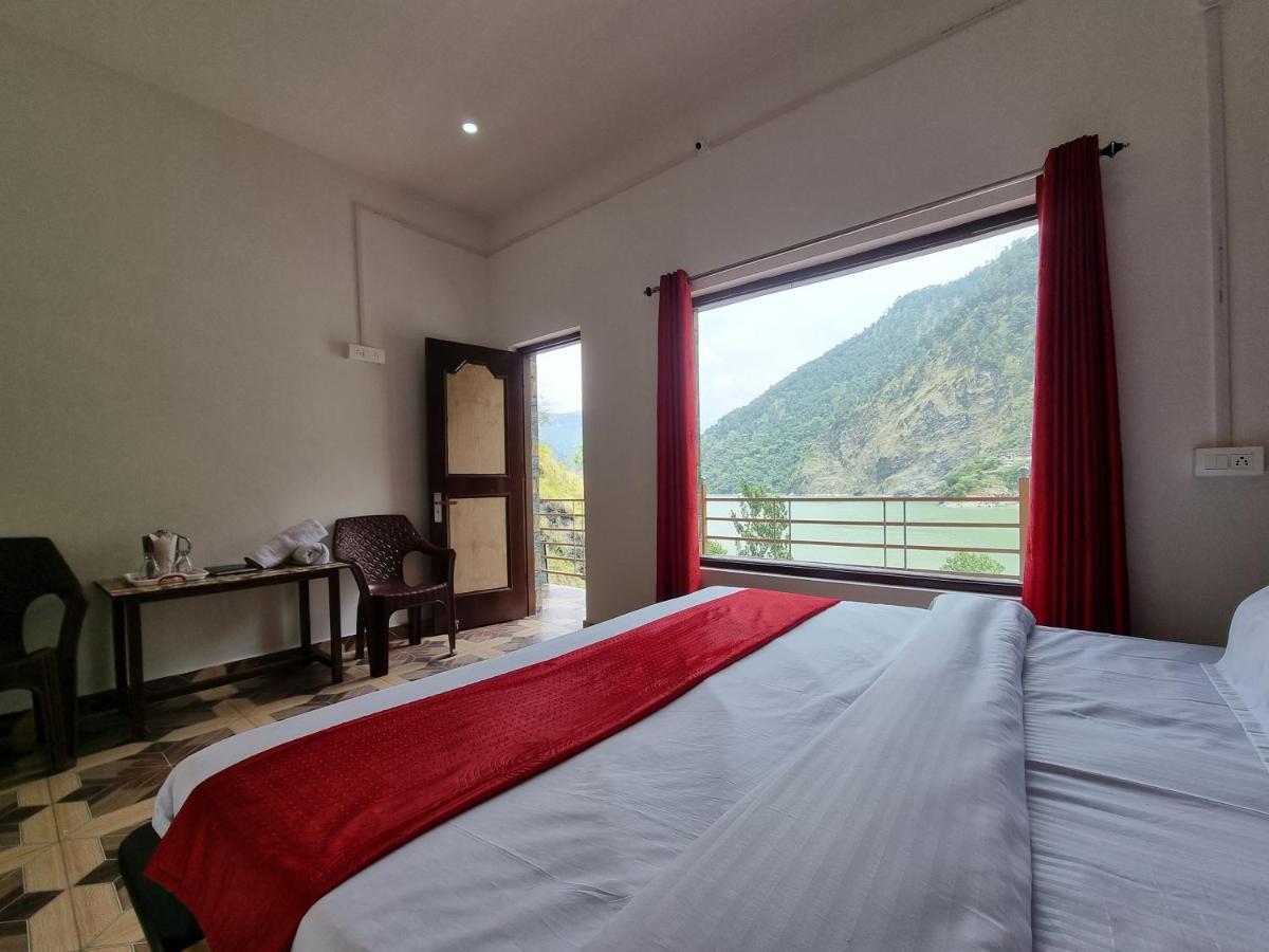Chamera - Riverside Lodge *