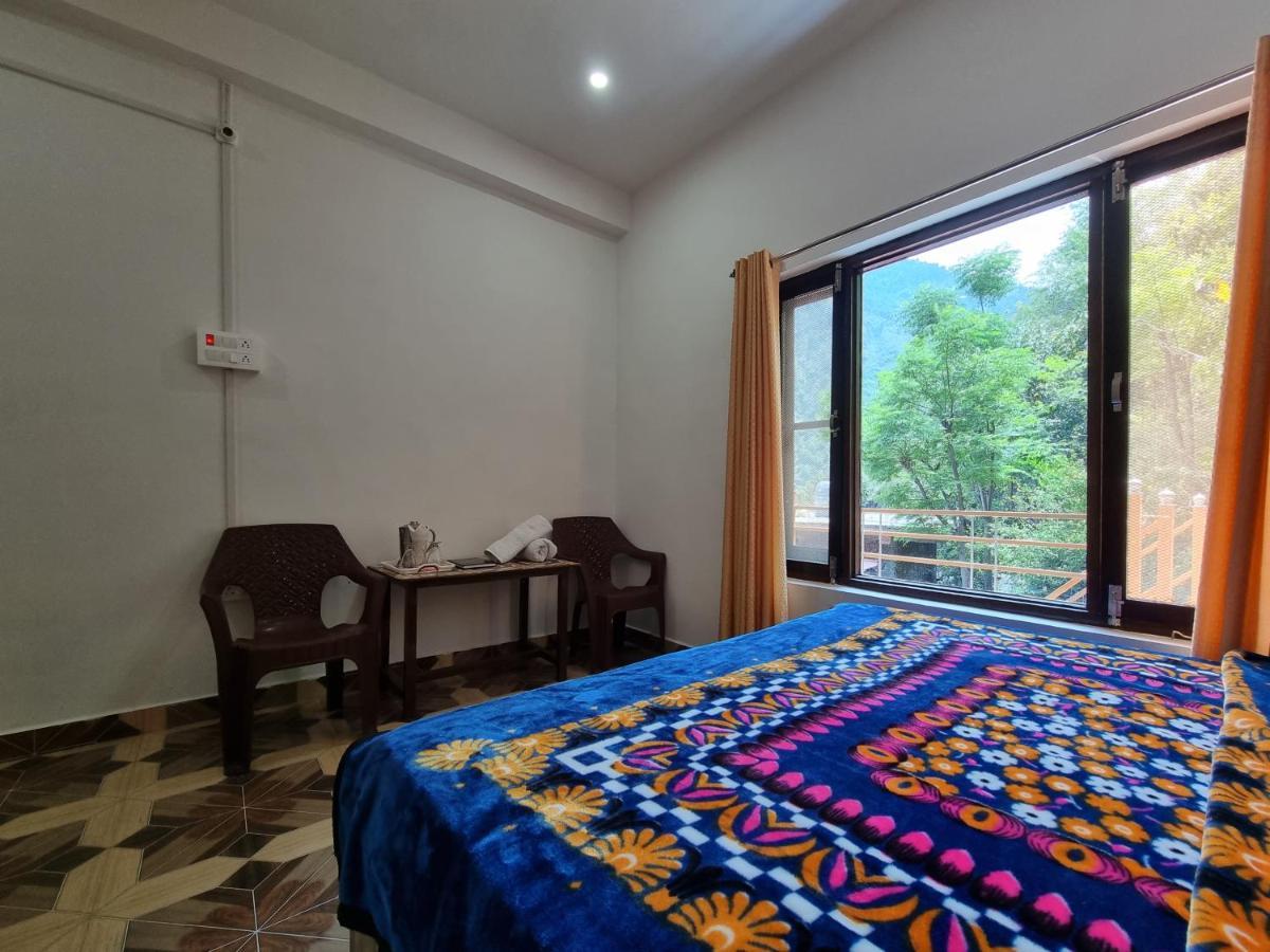 Chamera - Riverside Lodge