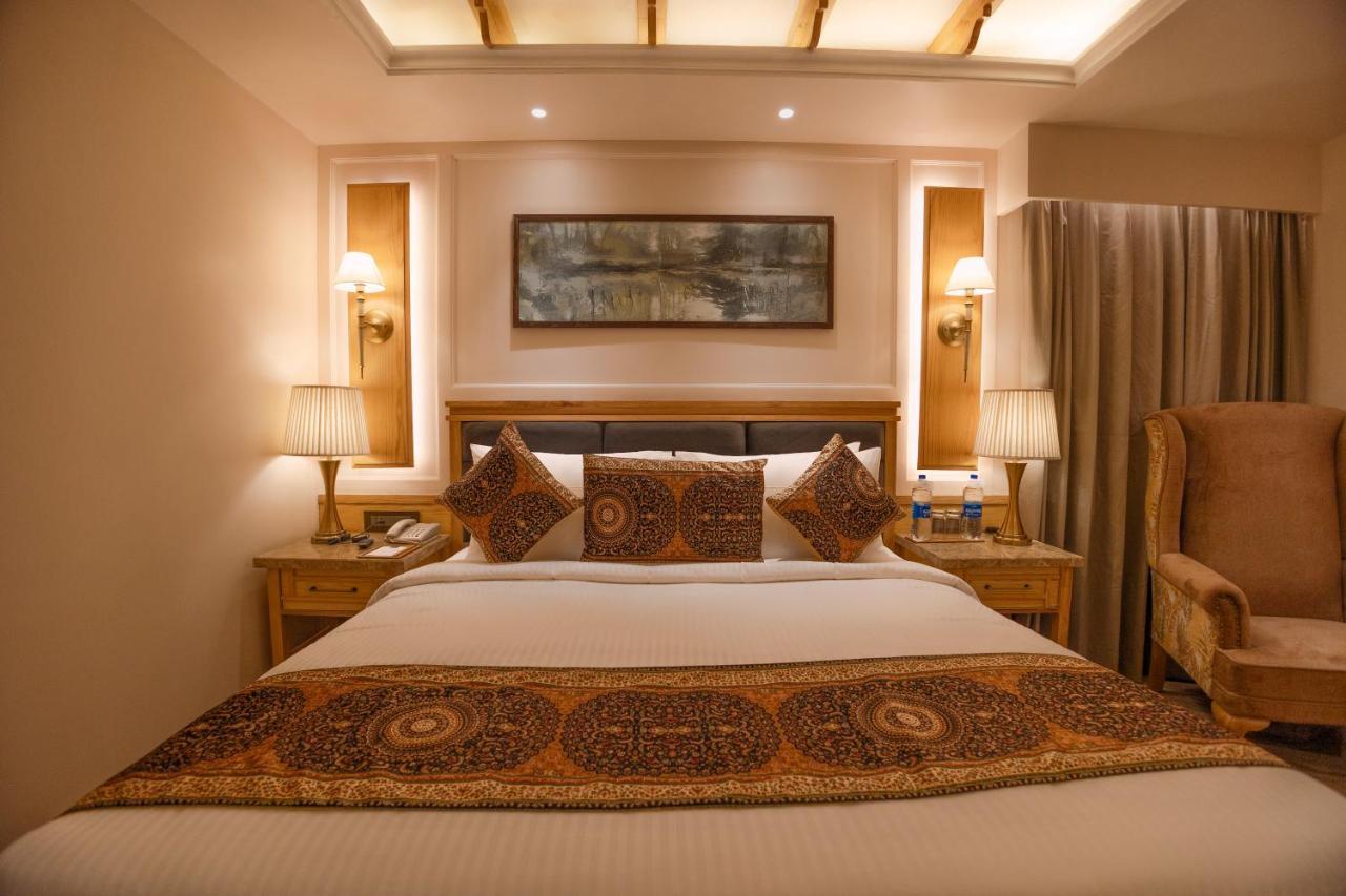 Hotel Presidium Sarovar Premiere 5*