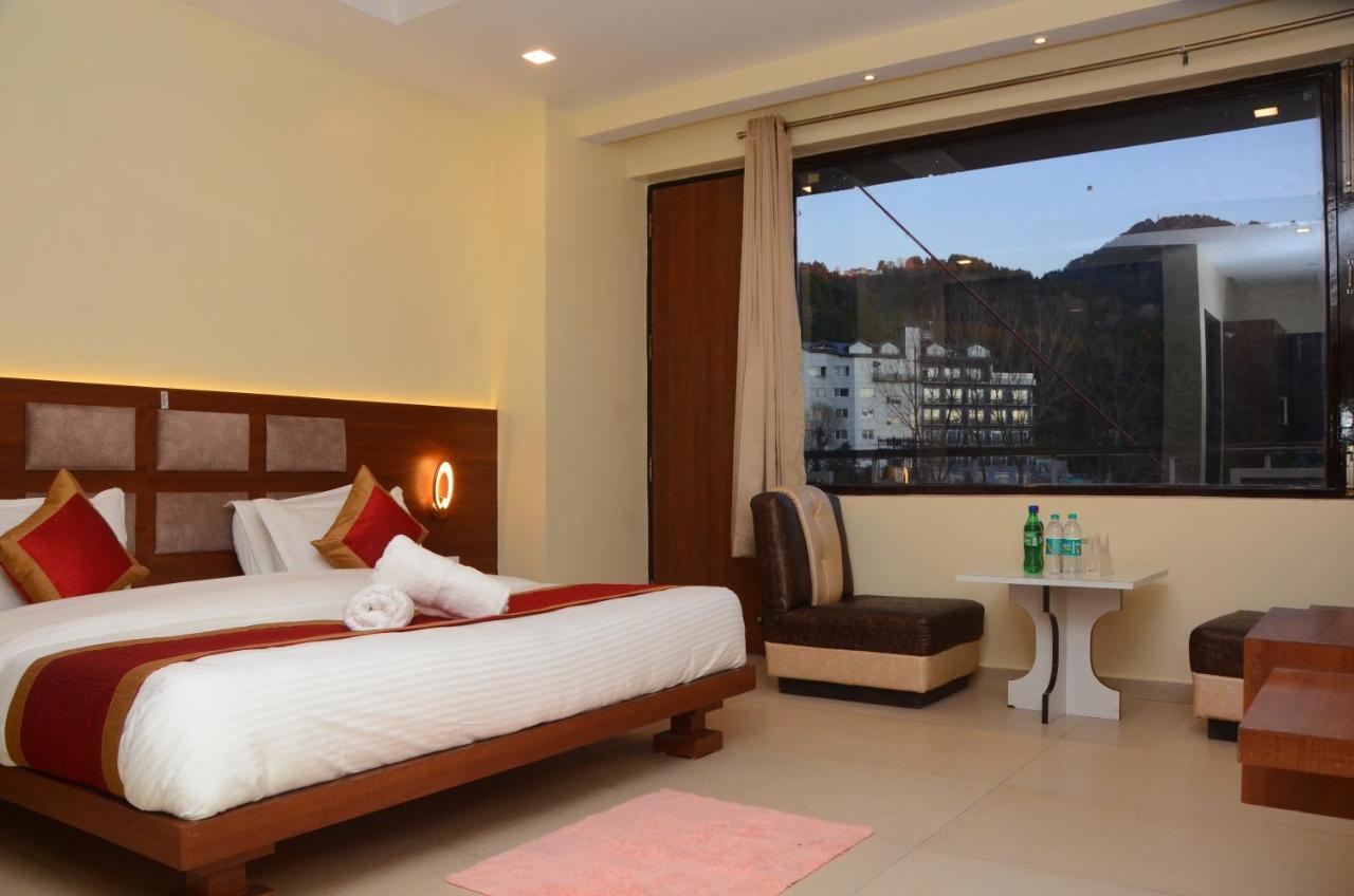 Hotel Smugglers