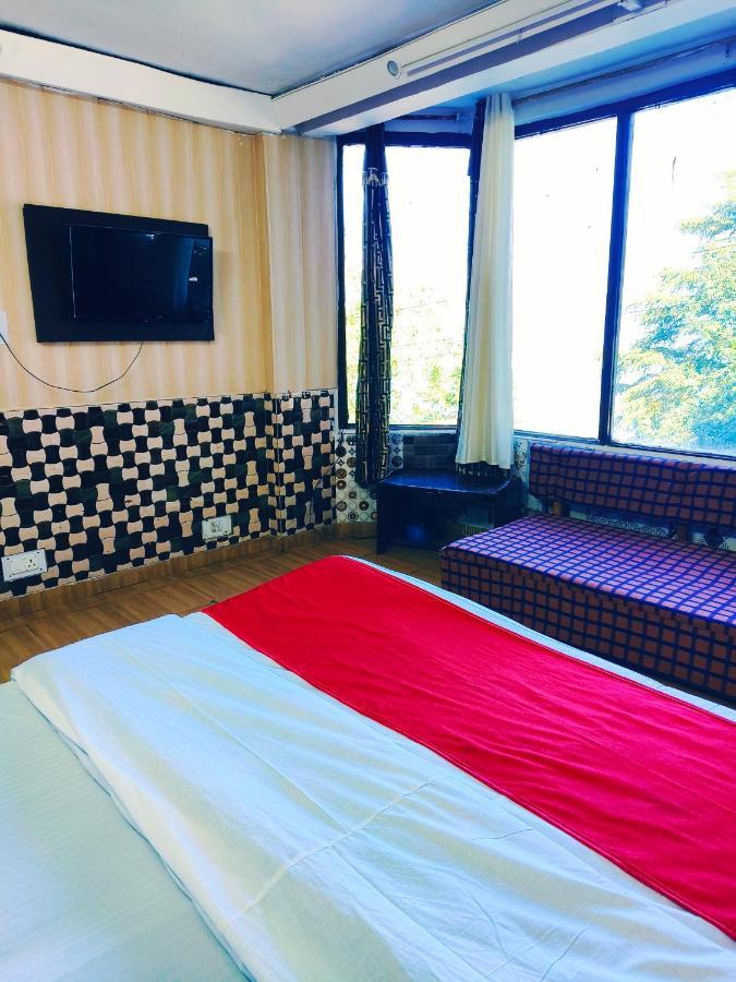 Holiday - Near Ghandhi Chowk Mall Road 3*