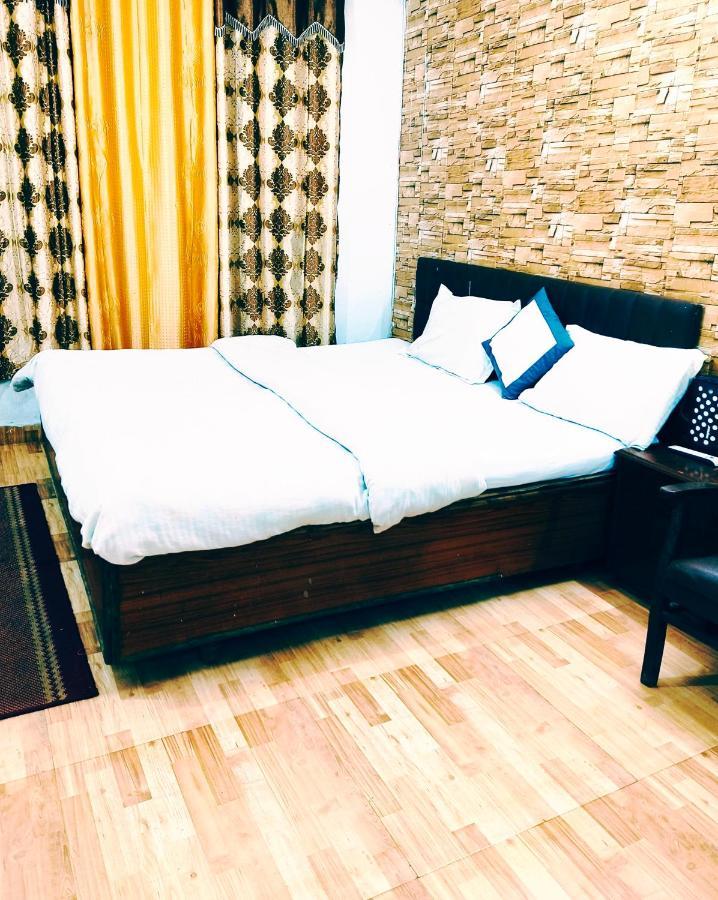 Holiday - Near Ghandhi Chowk Mall Road
