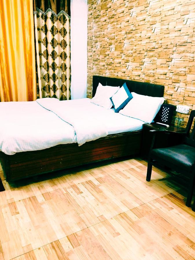 Holiday - Near Ghandhi Chowk Mall Road 3* Dalhousie