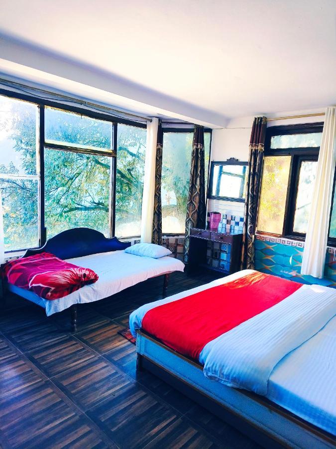 Holiday - Near Ghandhi Chowk Mall Road 3*