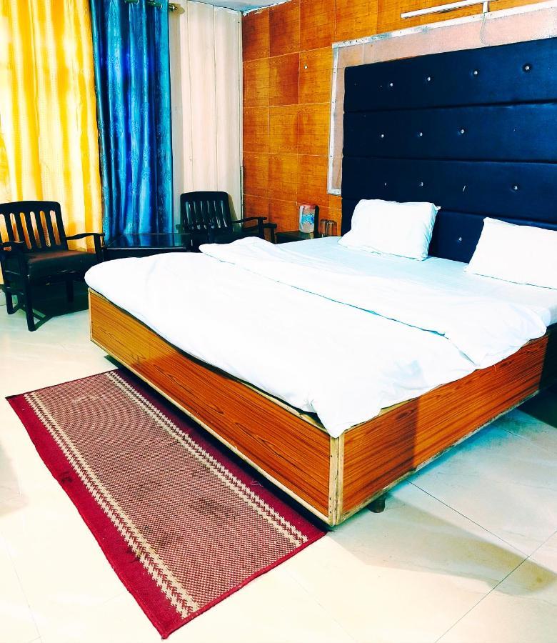 Holiday - Near Ghandhi Chowk Mall Road Hotel Dalhousie