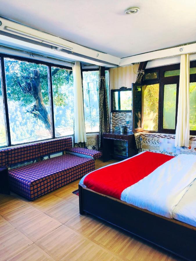 Hotel Holiday - Near Ghandhi Chowk Mall Road