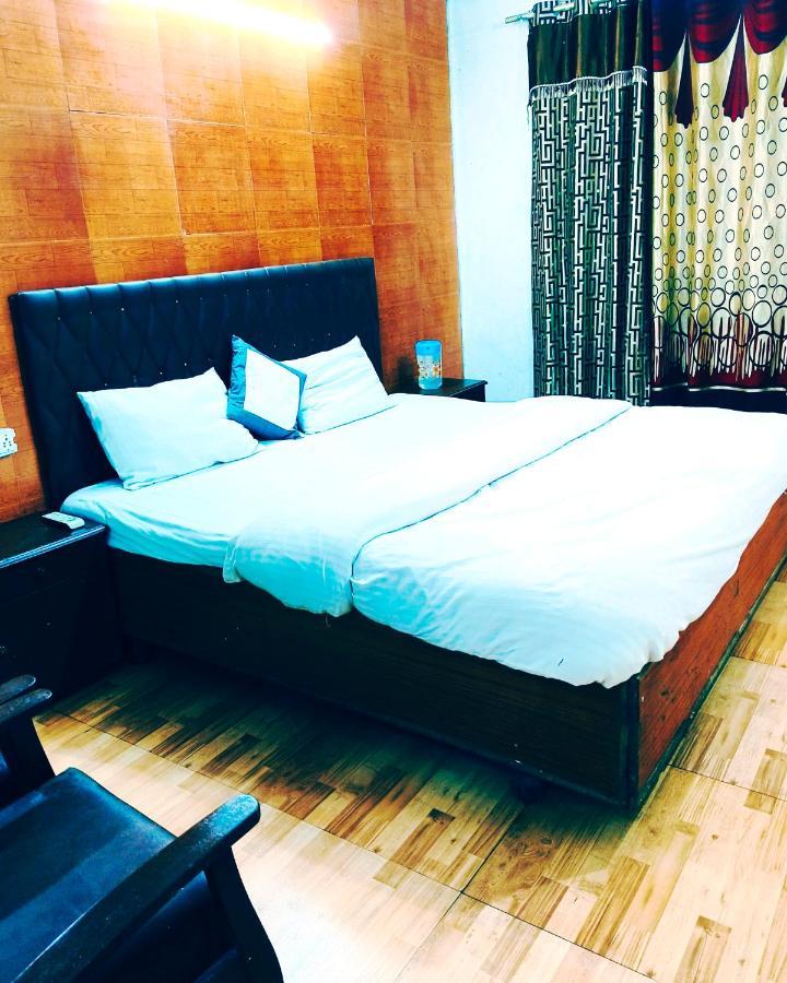Holiday - Near Ghandhi Chowk Mall Road Hotel Dalhousie