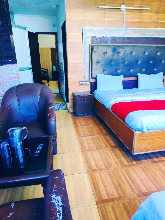 Holiday - Near Ghandhi Chowk Mall Road Hotel