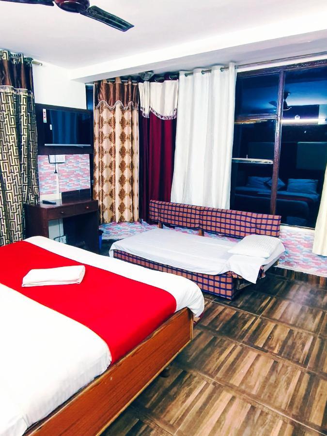 Holiday - Near Ghandhi Chowk Mall Road Hotel 3*