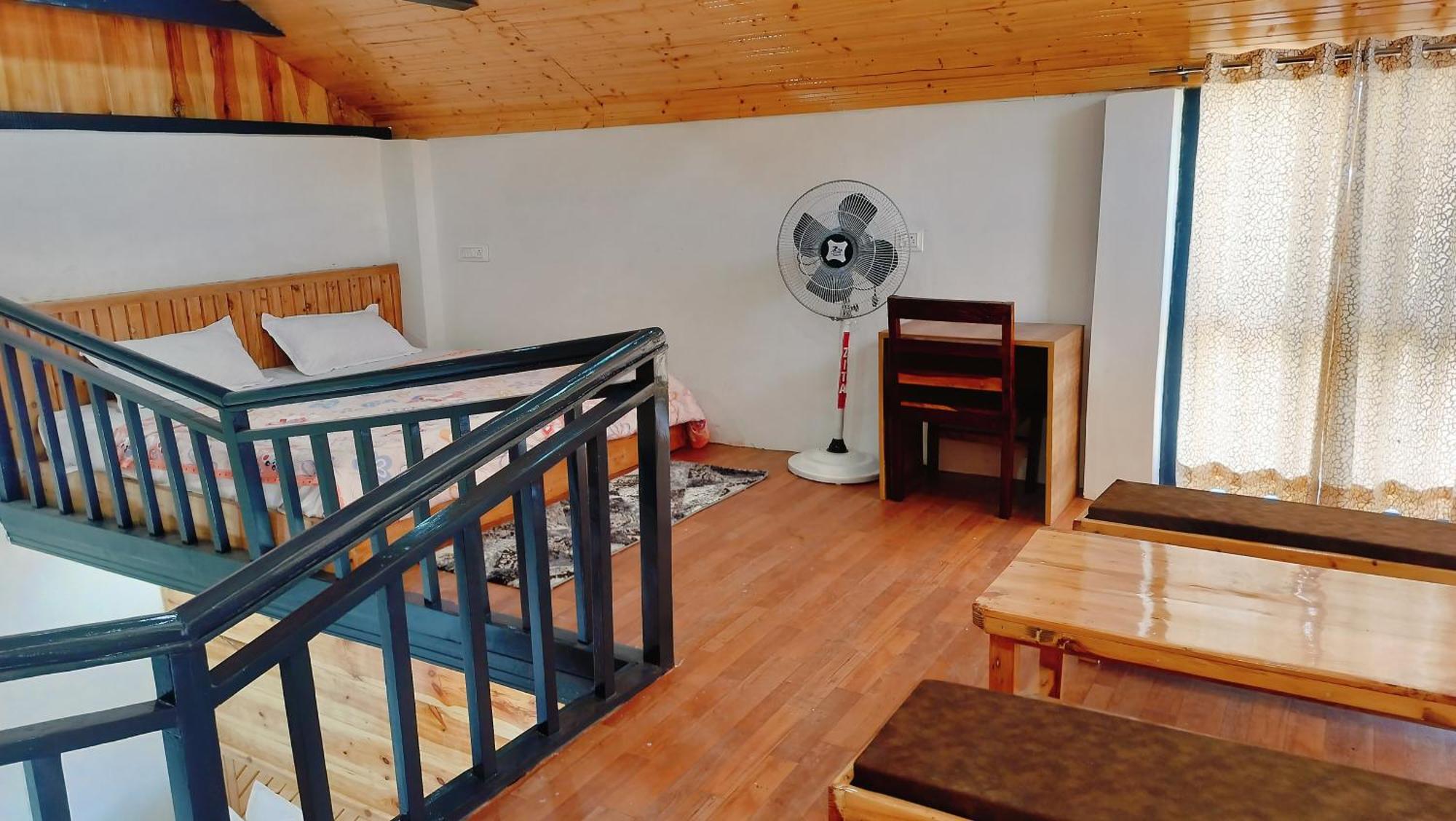 Homestay Baikunth Homes *