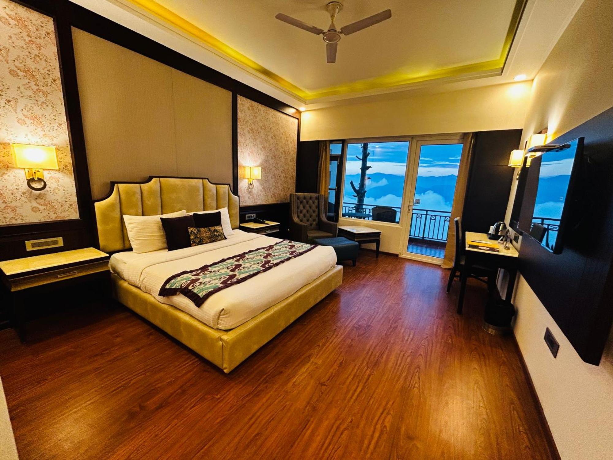 Grand View Hotel 3*