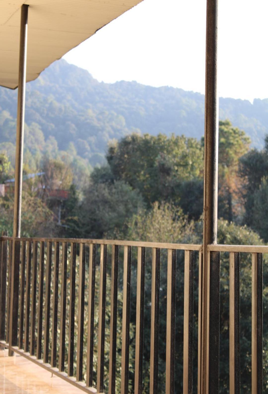 Homestay Oak Wood Banikhet *