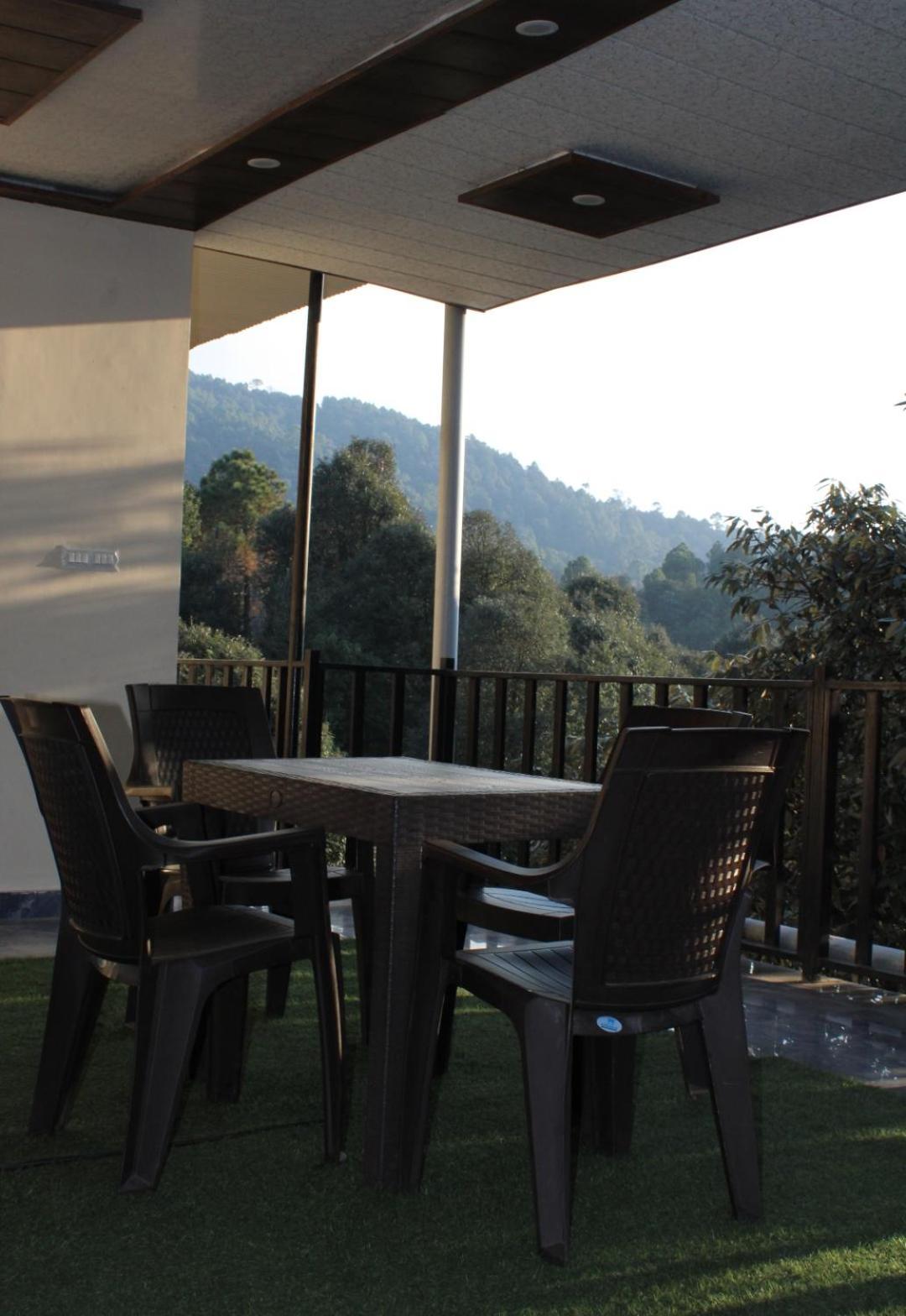 Homestay Oak Wood Banikhet Dalhousie
