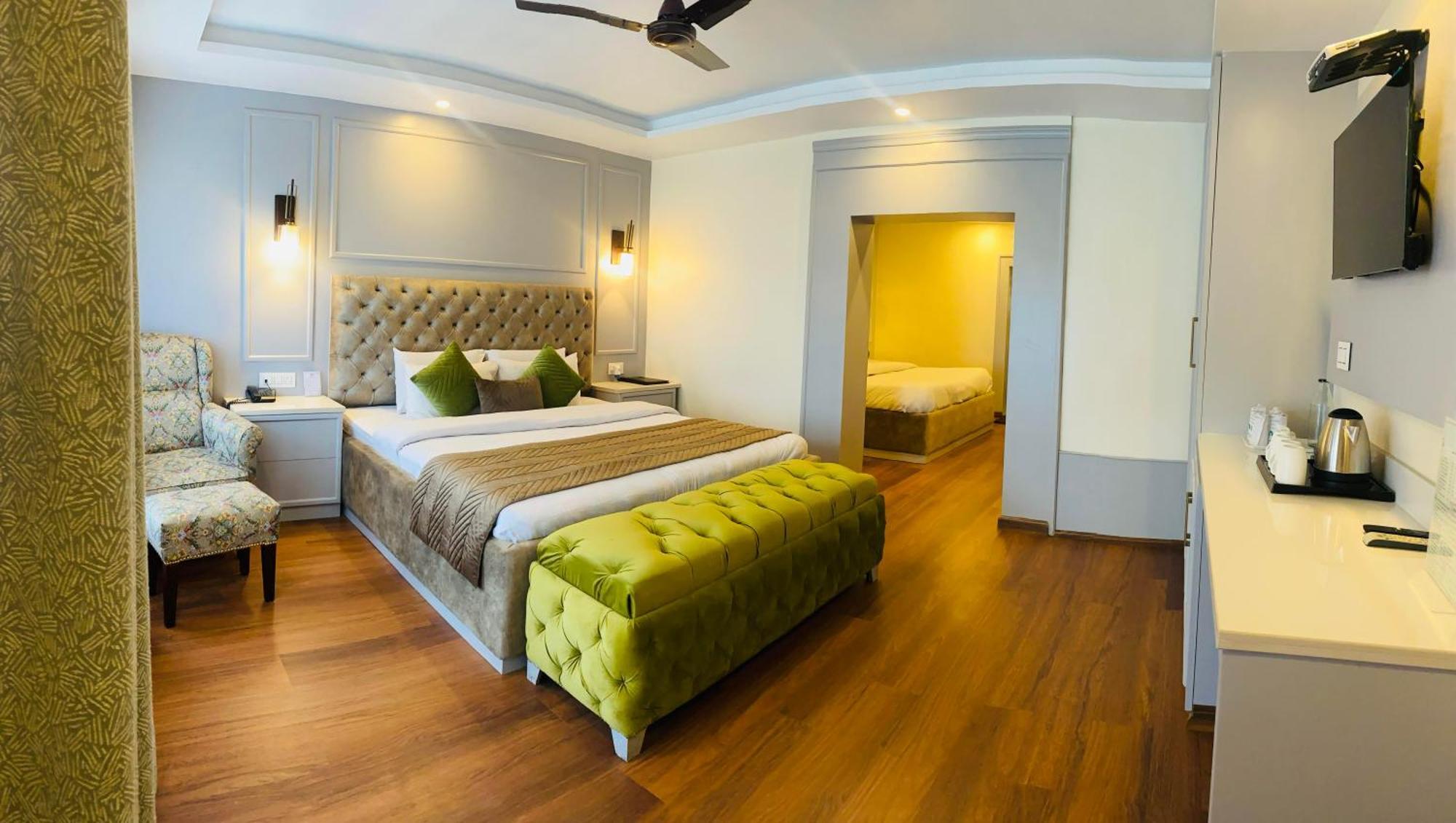 Mongas & Hotel 4*