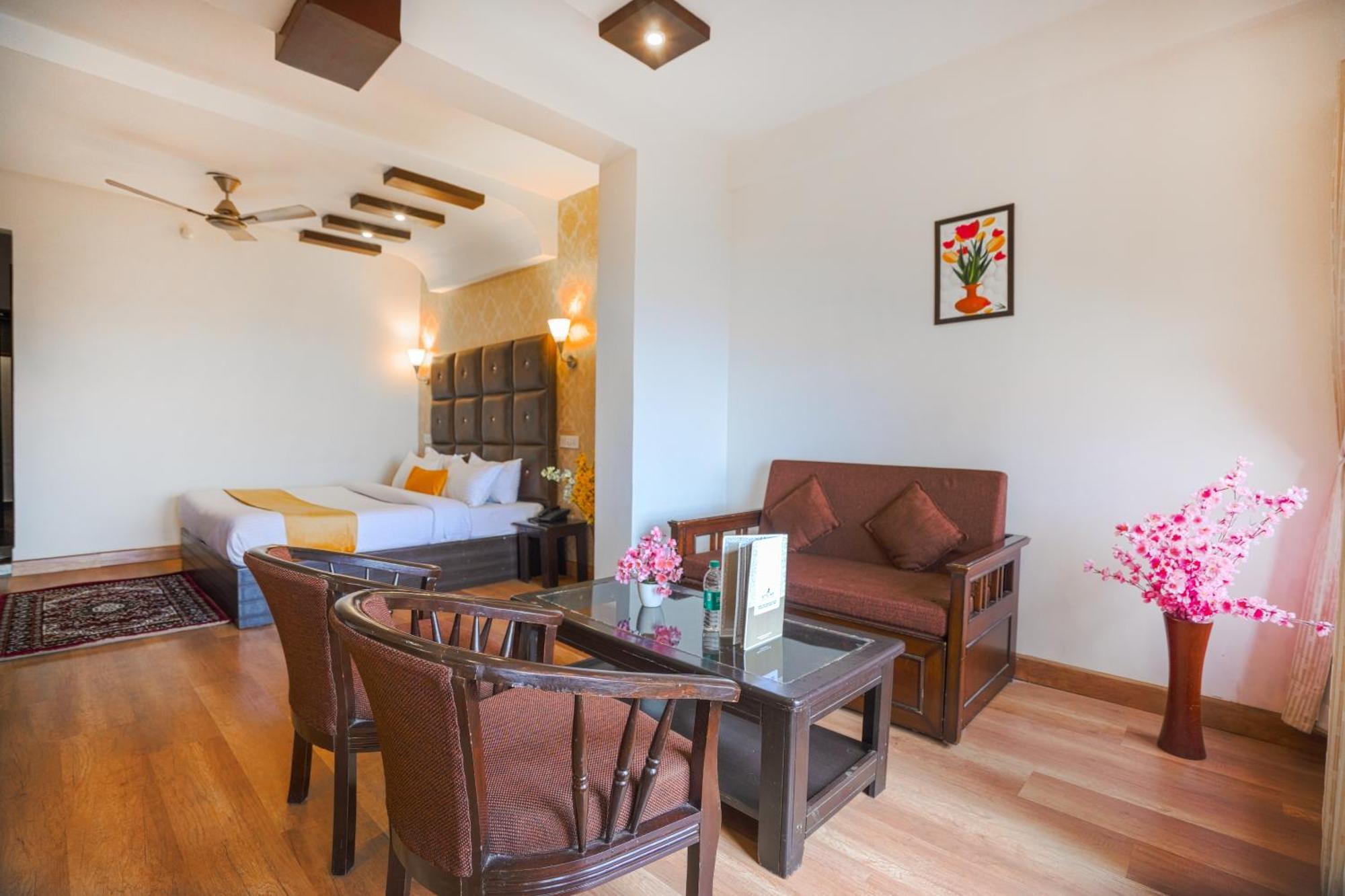 Pax Ark 150 Meters From Mall Road Dalhousie
