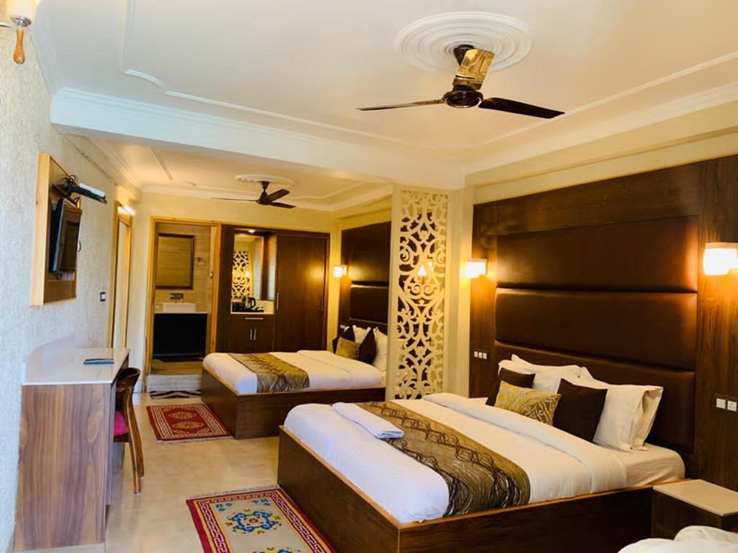 Mongas & Hotel 4*