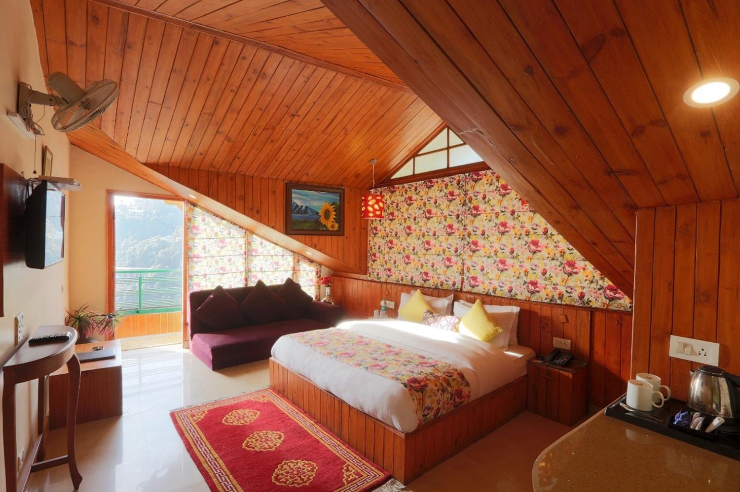 Mongas & Hotel Dalhousie